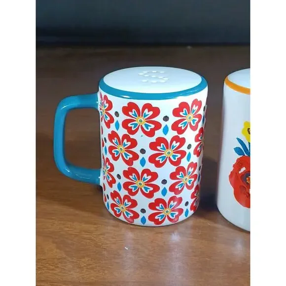 The Pioneer Woman Flea Market Salt & Pepper Shakers Excellent Condition - Picture 2 of 11